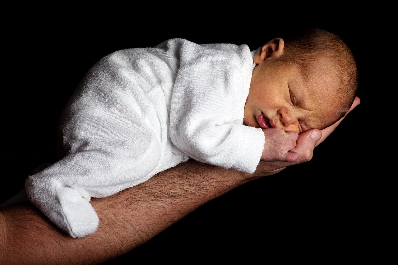 Poznaj 6 niezawodnych sposobów na zdrowy sen małego dziecka